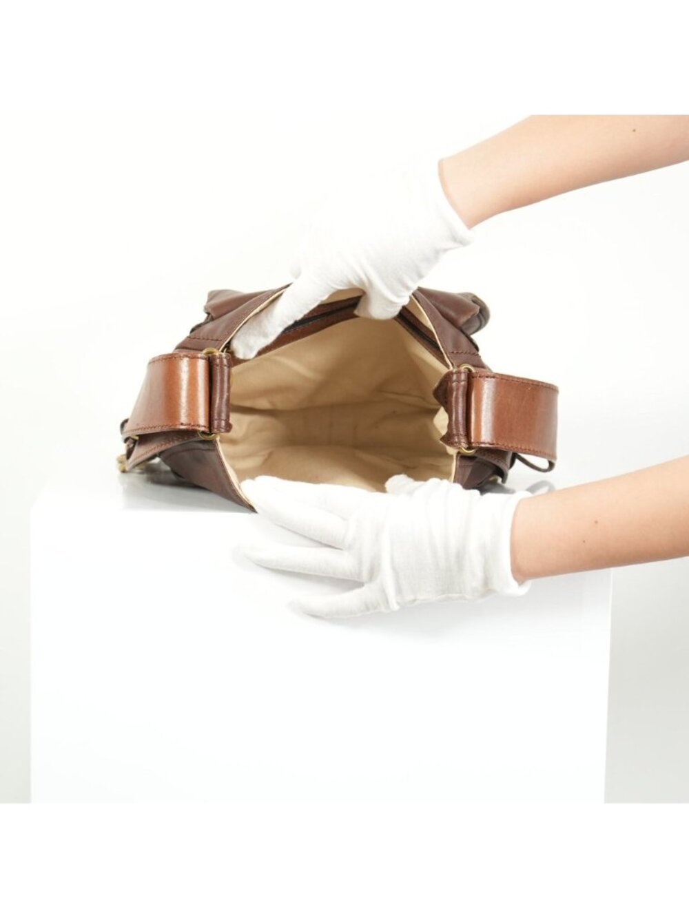 Chloe Vintage Leather Crossbody Bag - Picture 16 of 16